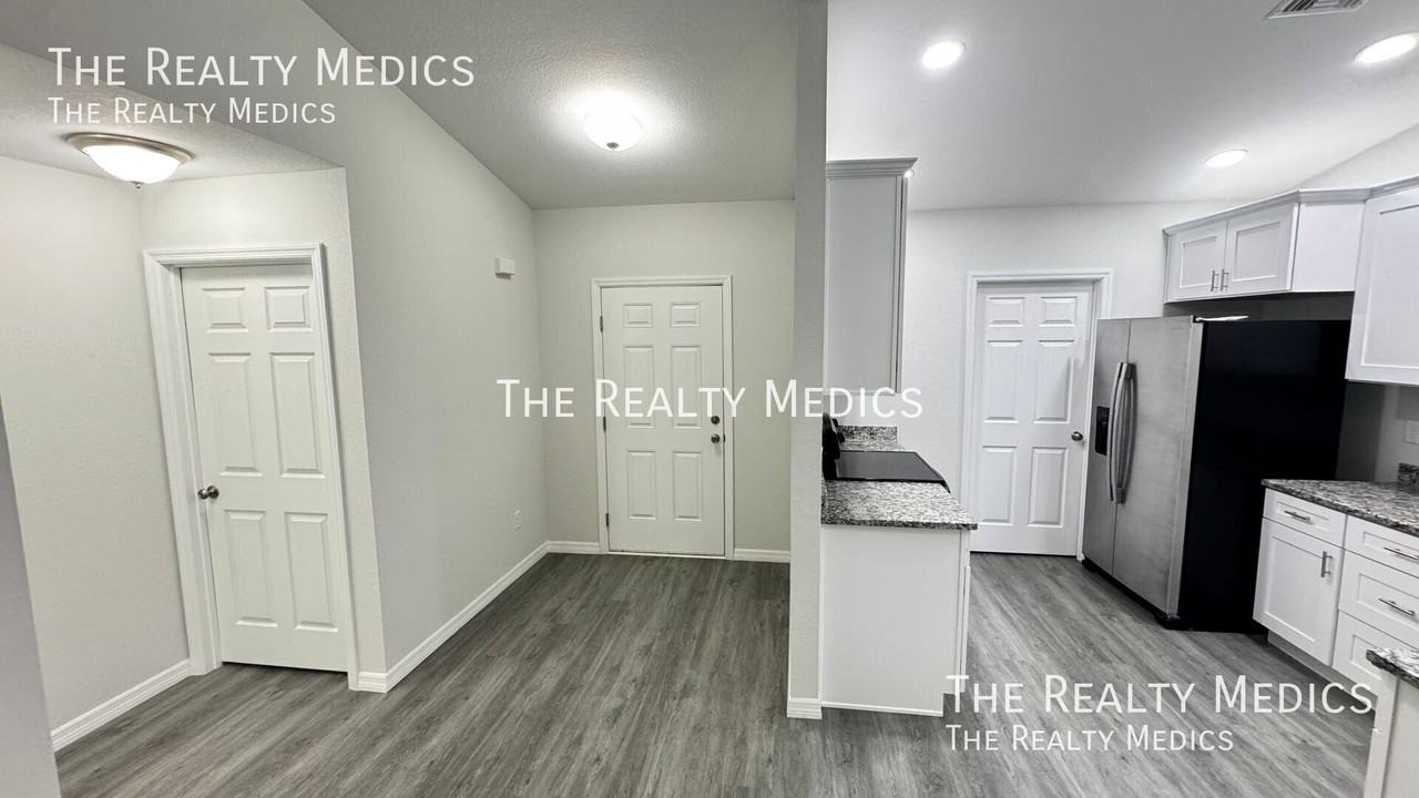 4163 Hammock Rd - Photo 5 of 32