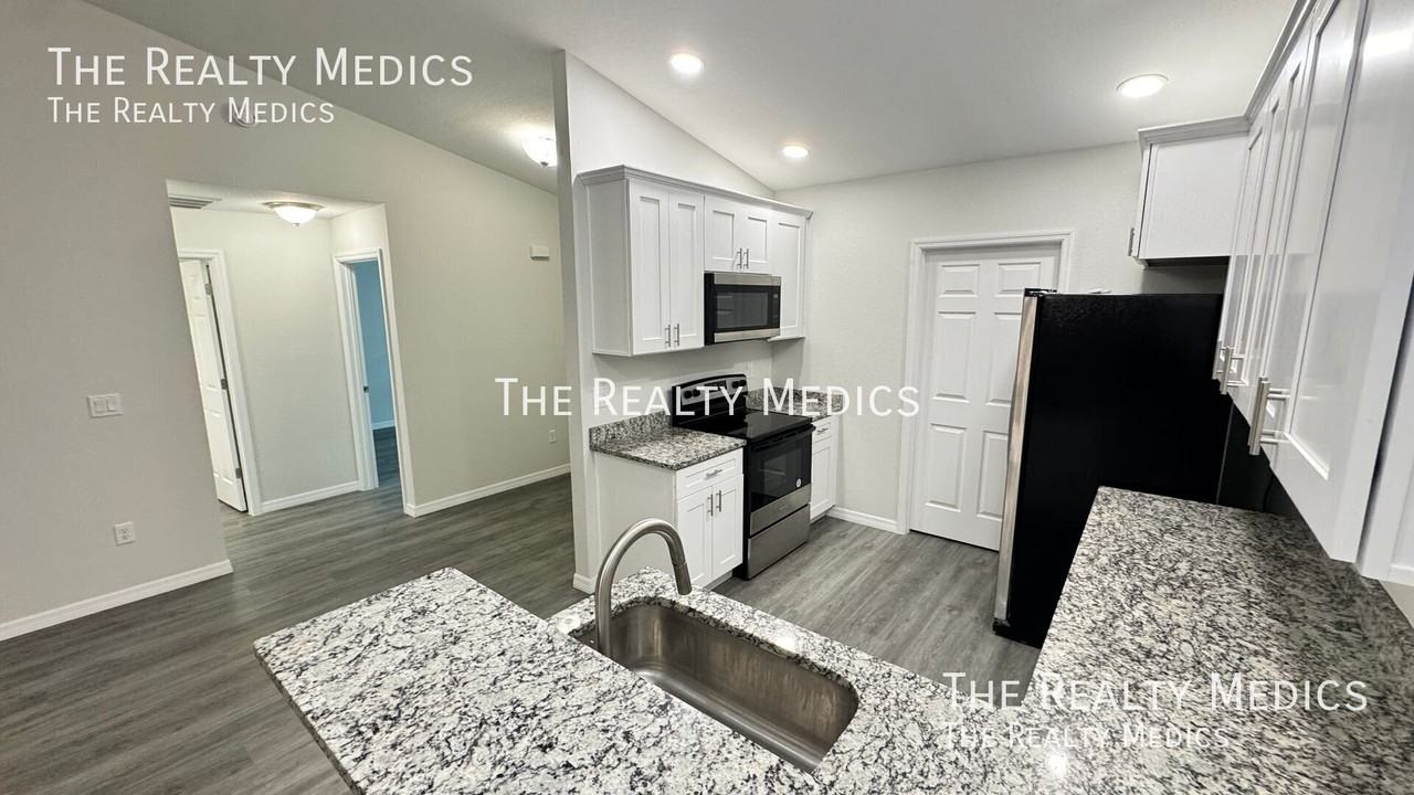 4163 Hammock Rd - Photo 6 of 32