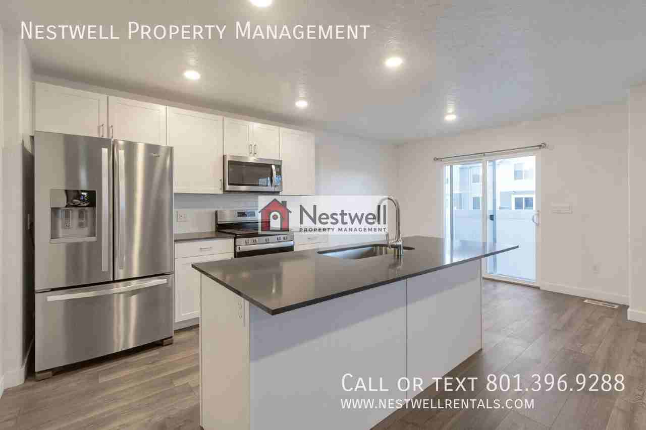 938 W Fox Run Ave - Photo 3 of 29