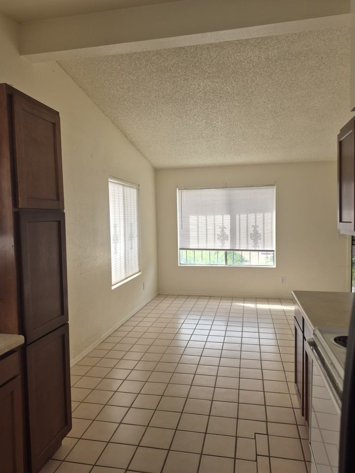 757 West 41st Street - Photo 6 of 10
