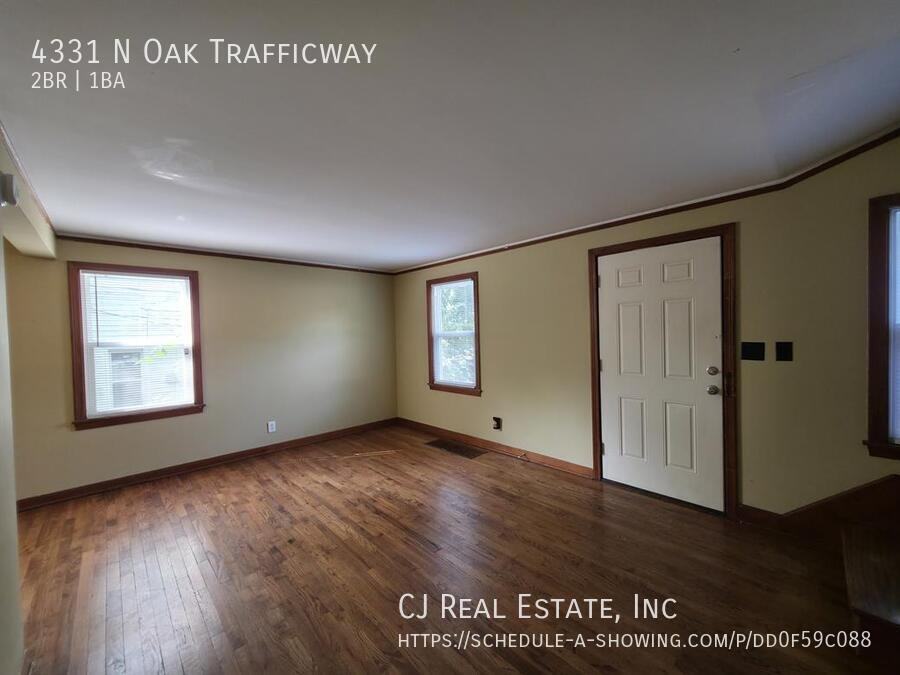 4331 N Oak Trfy - Photo 2 of 10