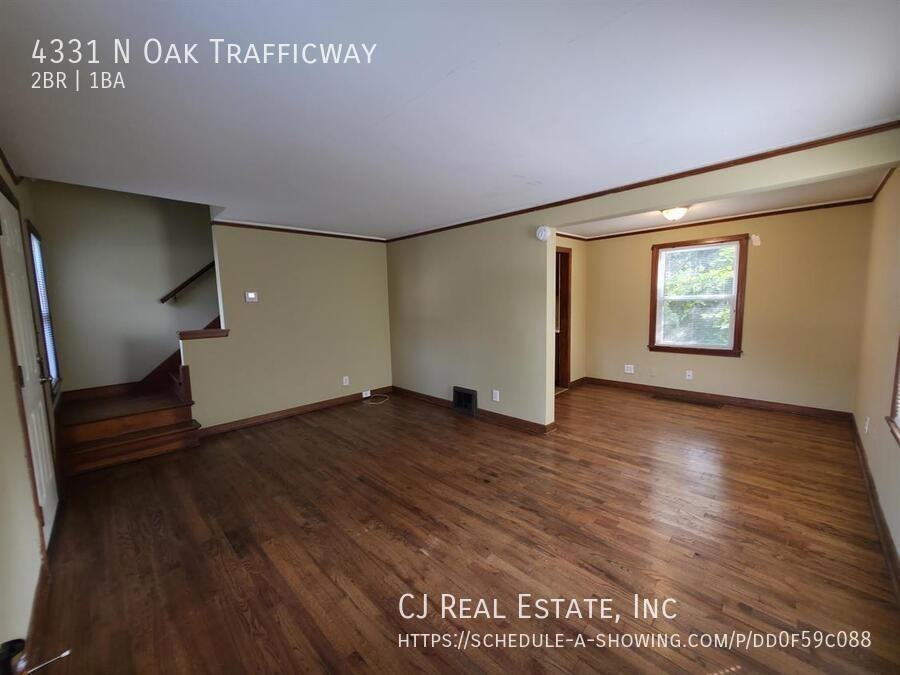 4331 N Oak Trfy - Photo 3 of 10