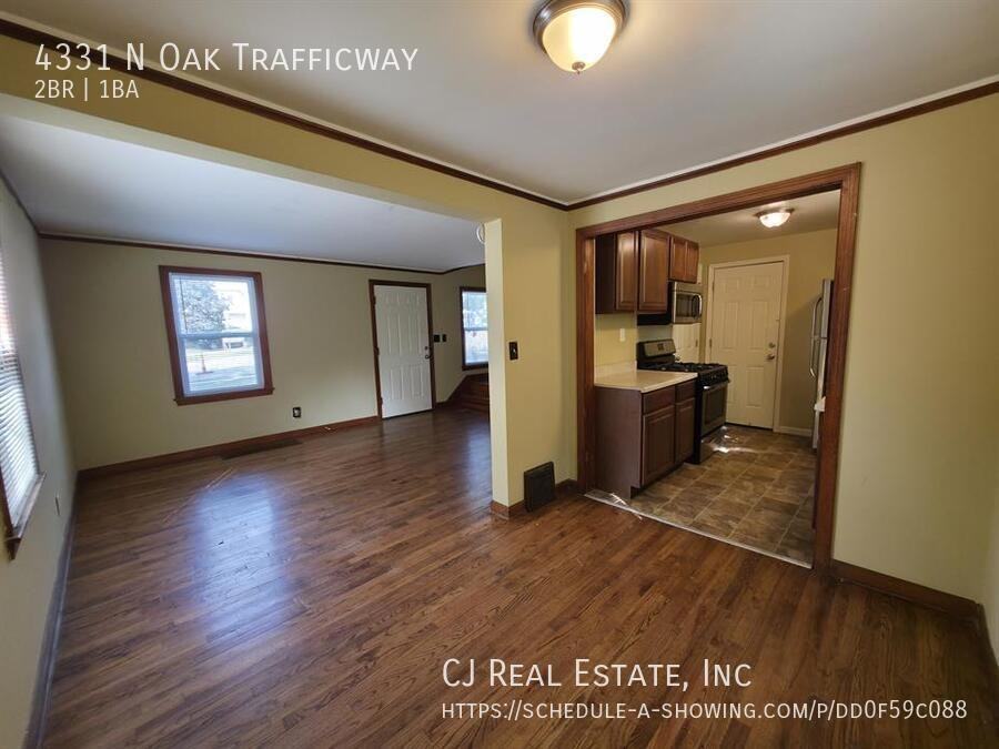 4331 N Oak Trfy - Photo 4 of 10