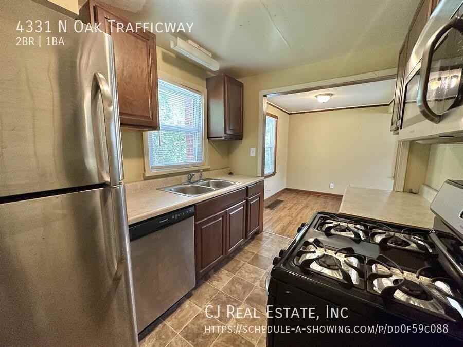 4331 N Oak Trfy - Photo 5 of 10