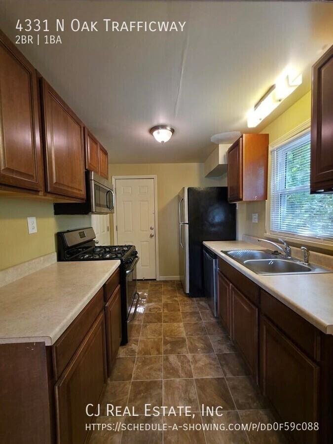 4331 N Oak Trfy - Photo 6 of 10