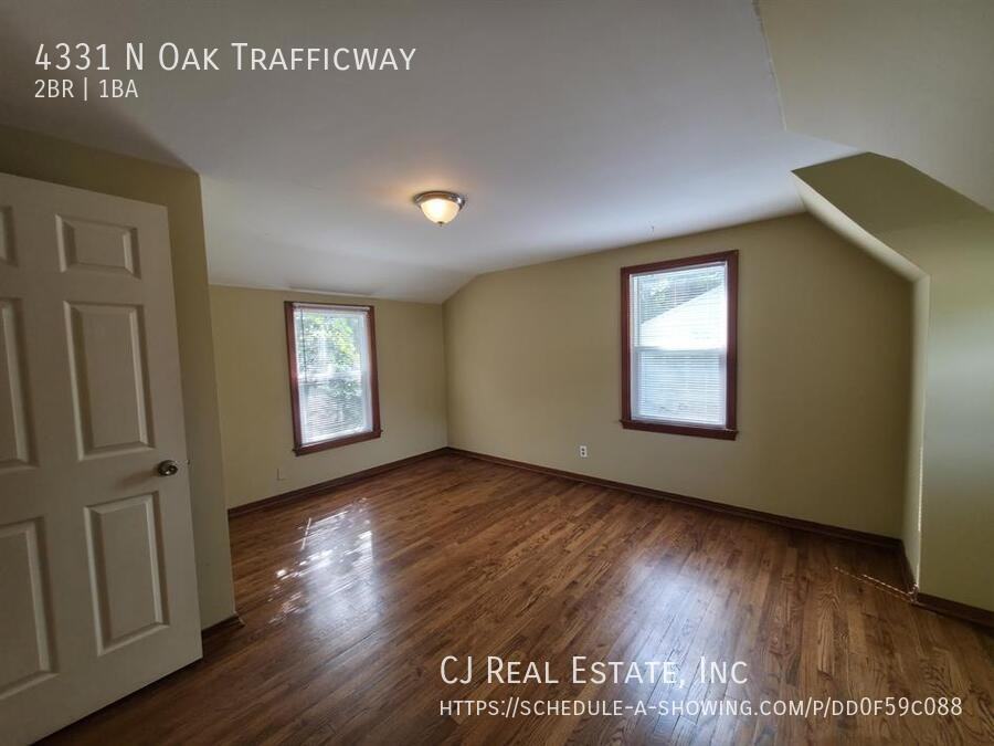 4331 N Oak Trfy - Photo 7 of 10