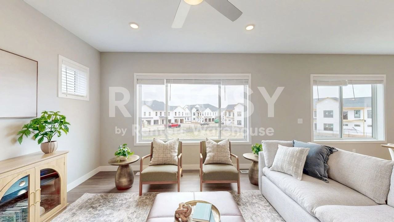 16002 Kenyon Ct - Photo 3 of 39