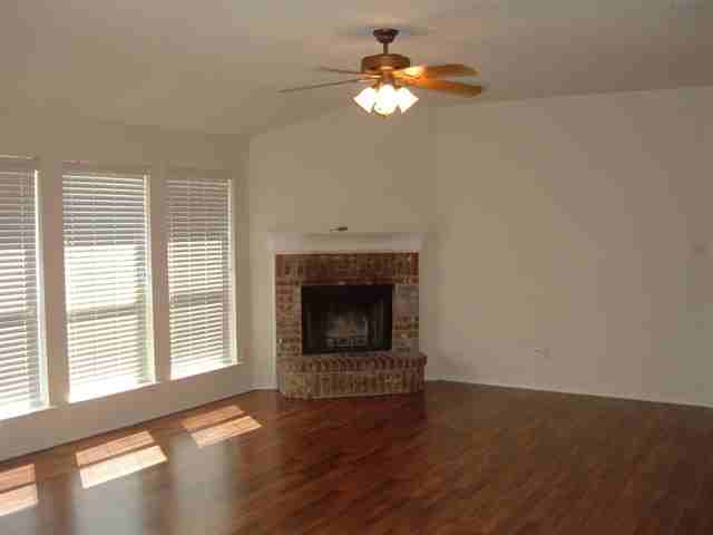 354 Howard Way Dr - Photo 3 of 10