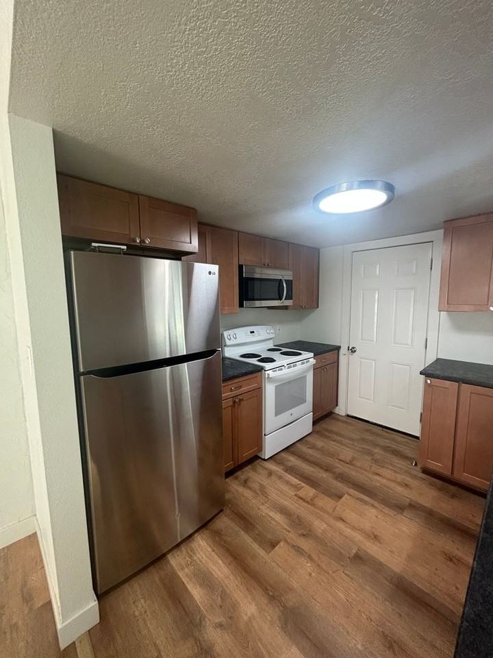 1218 N Cedar St - Photo 3 of 17