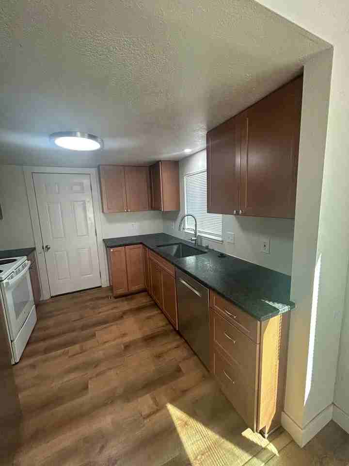 1218 N Cedar St - Photo 4 of 17