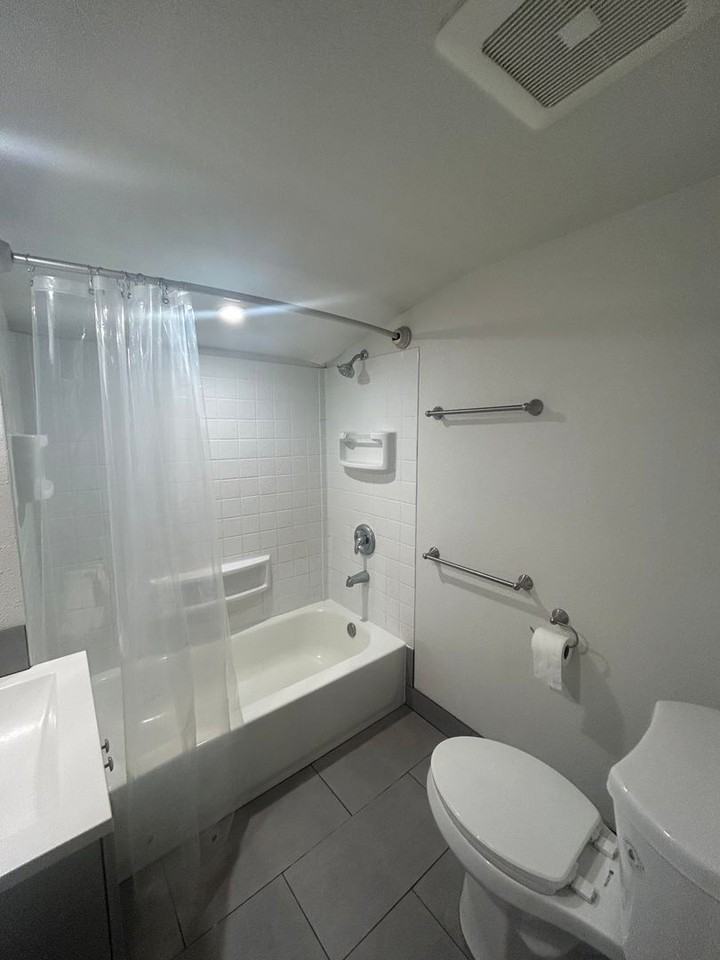 1218 N Cedar St - Photo 5 of 17