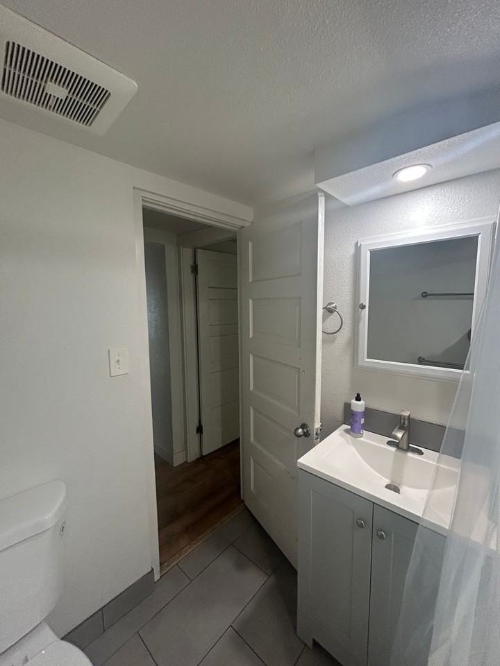 1218 N Cedar St - Photo 6 of 17