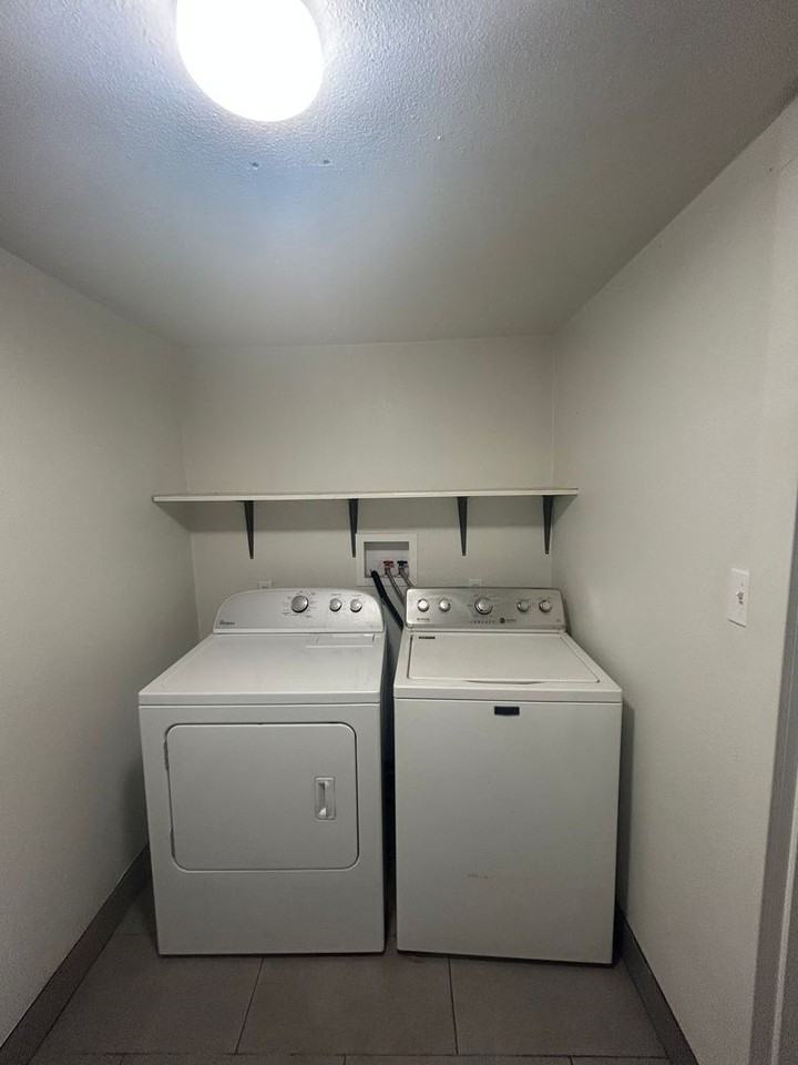 1218 N Cedar St - Photo 7 of 17