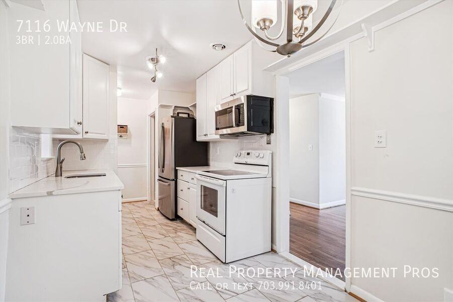 7116 Wayne Dr - Photo 3 of 38