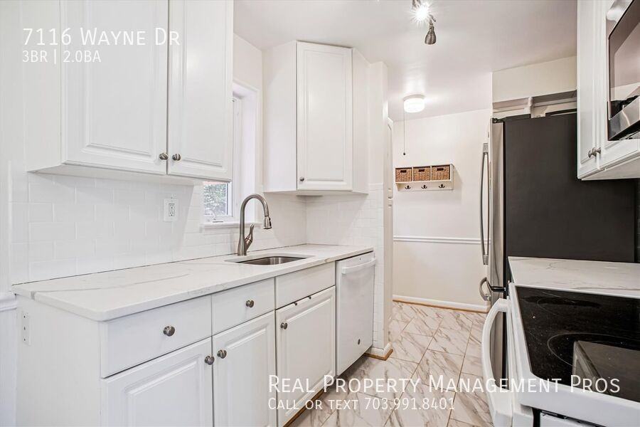 7116 Wayne Dr - Photo 5 of 38