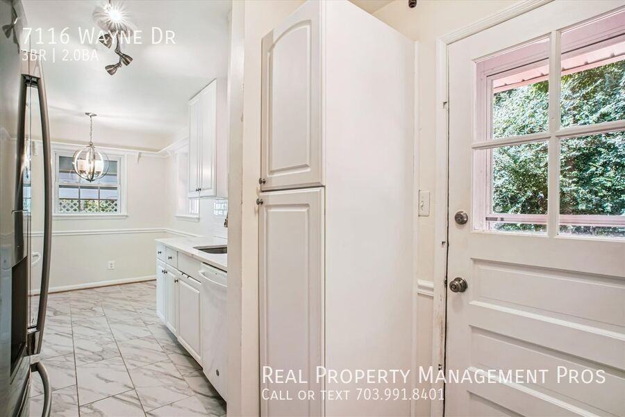 7116 Wayne Dr - Photo 6 of 38