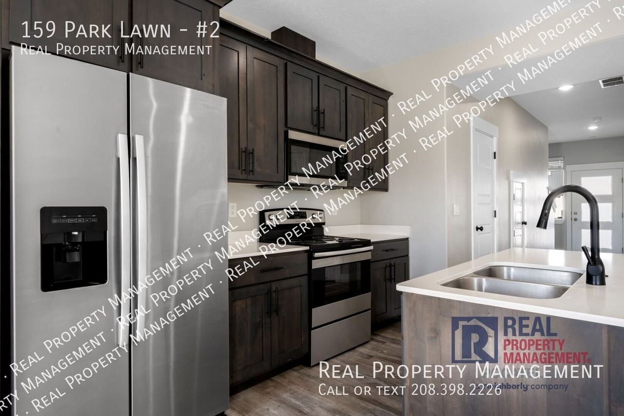 159 Park Lawn Dr #2 - Photo 3 of 16