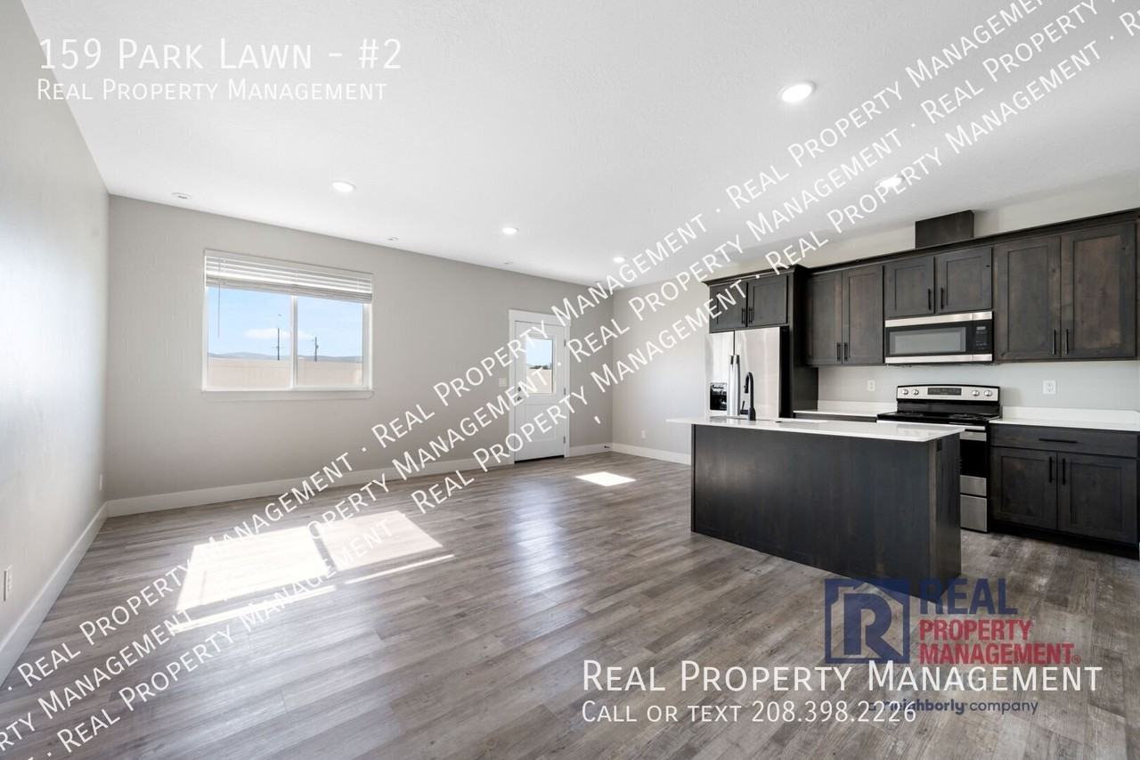 159 Park Lawn Dr #2 - Photo 4 of 16
