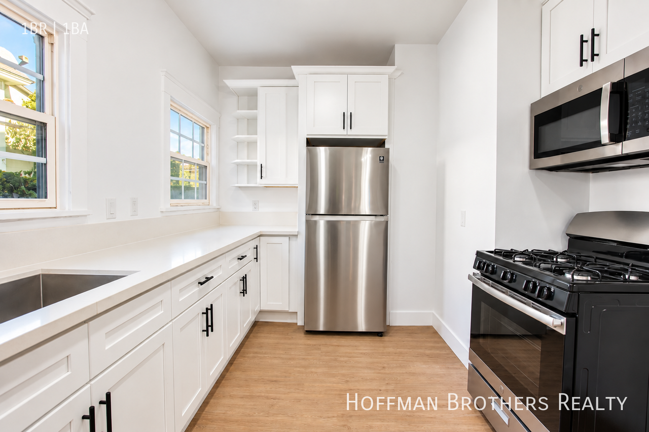 1934 New England St #5 - Photo 2 of 8
