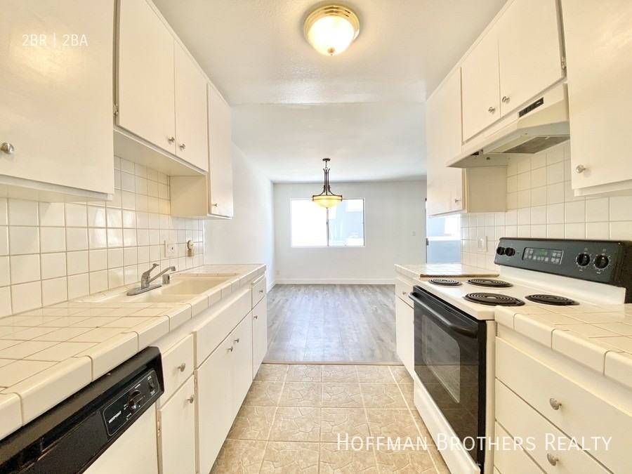 121 N Croft Ave #207 - Photo 5 of 25