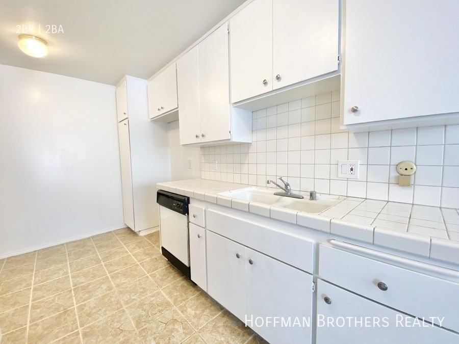 121 N Croft Ave #207 - Photo 6 of 25