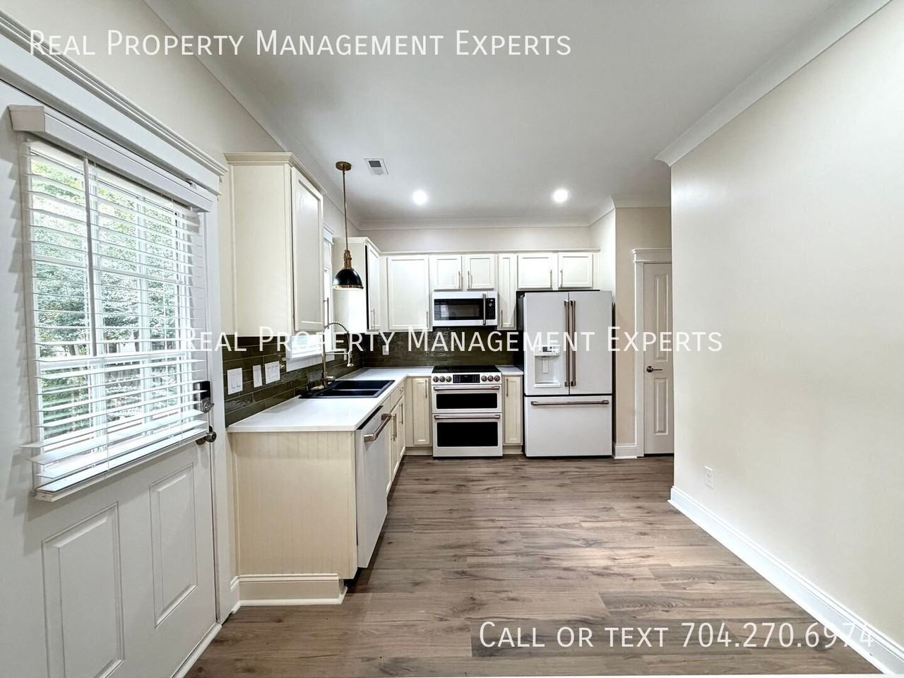 15116 Norman View Ln - Photo 3 of 19
