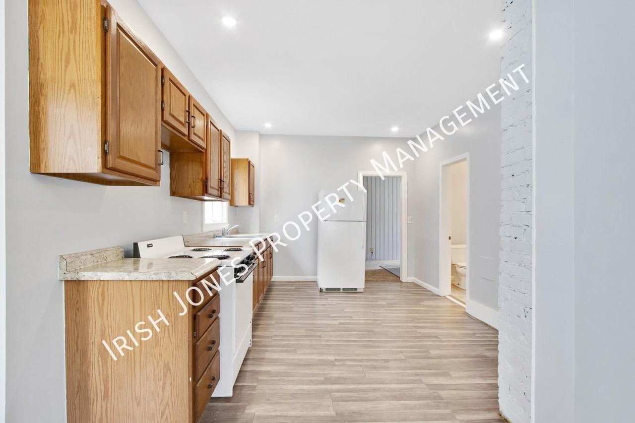 161 Austin St - Photo 2 of 17