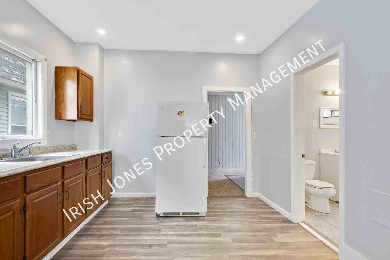 161 Austin St - Photo 4 of 17