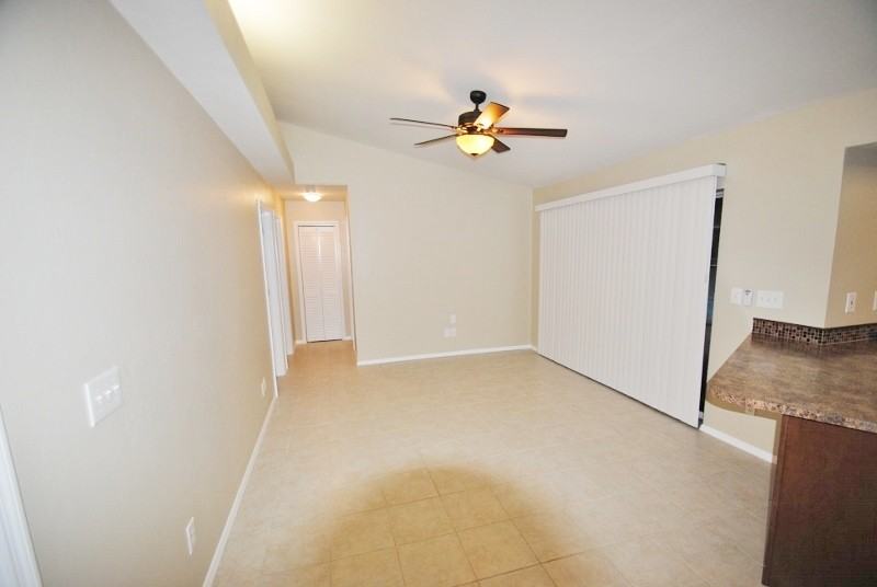 607 SW 28th St - Photo 2 of 5