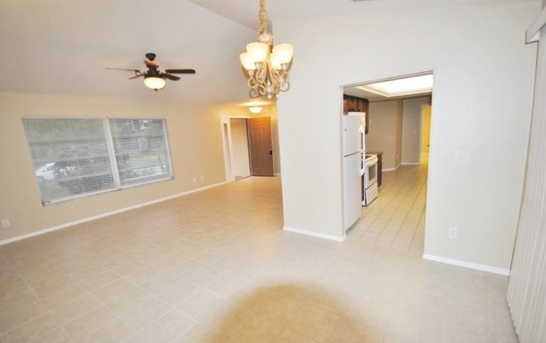 607 SW 28th St - Photo 3 of 5