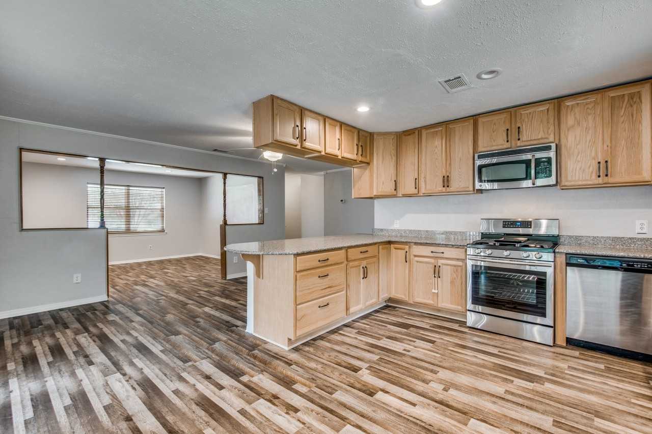 2131 Onetta Dr - Photo 4 of 12