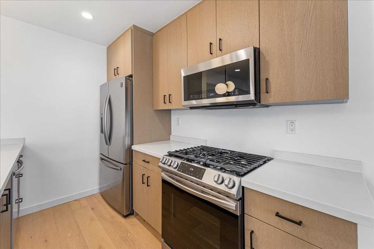 1210 Larrabee St #04 - Photo 2 of 14