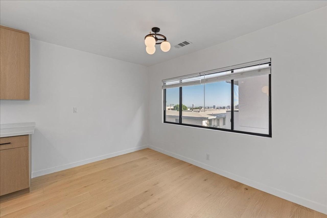 1210 Larrabee St #04 - Photo 4 of 14