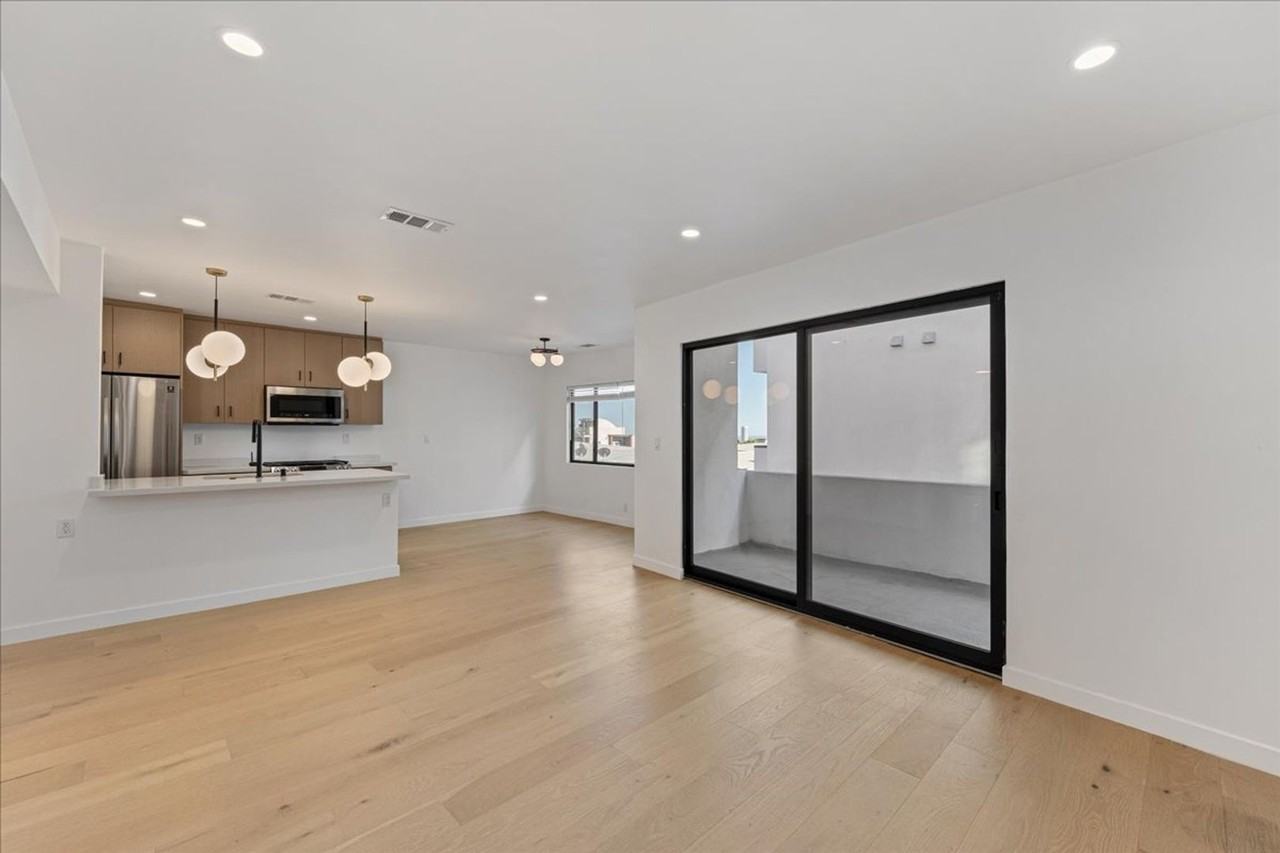 1210 Larrabee St #04 - Photo 6 of 14