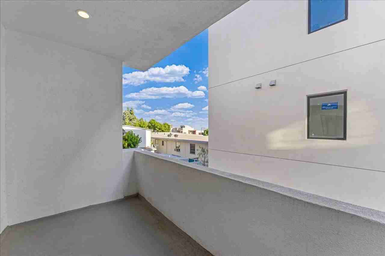 1210 Larrabee St #04 - Photo 7 of 14