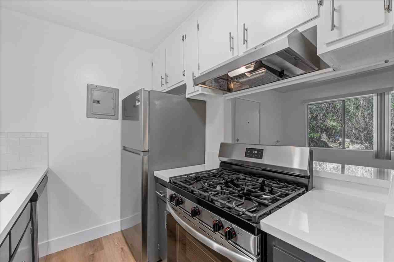4909 Sycamore Ter #09 - Photo 3 of 15