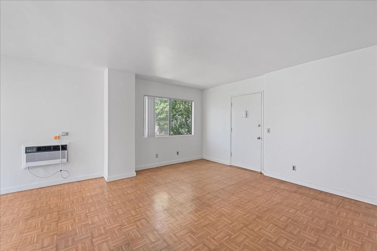 4909 Sycamore Ter #16 - Photo 2 of 19