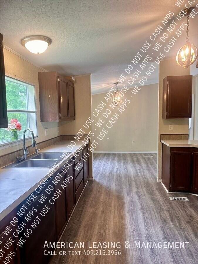 390 Cripple Creek Rd - Photo 3 of 11