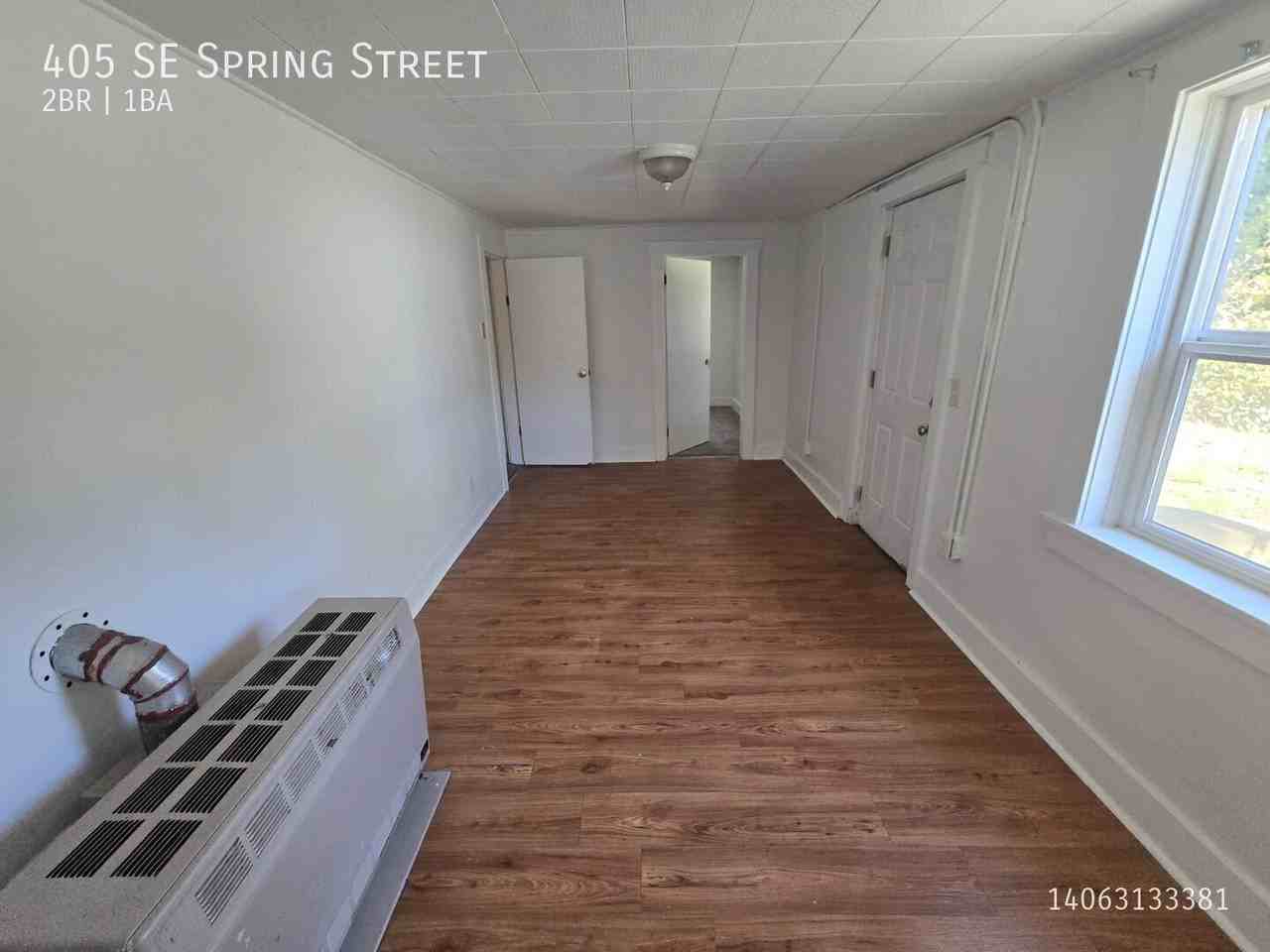 405 Se Spring St - Photo 2 of 8