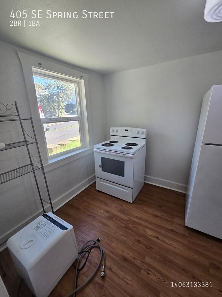 405 Se Spring St - Photo 4 of 8