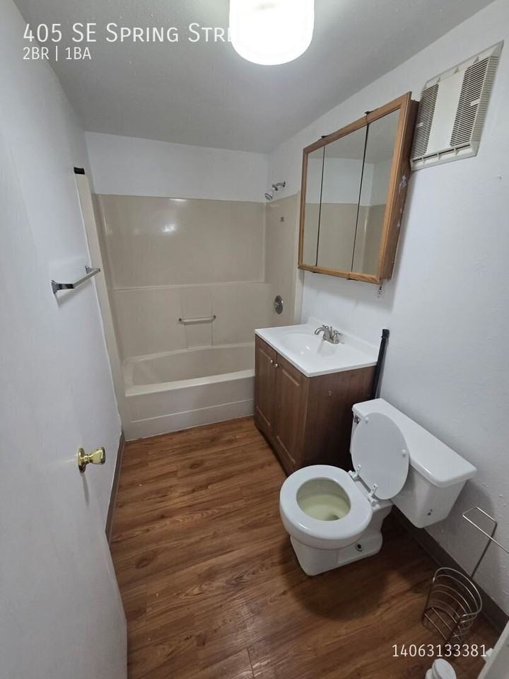 405 Se Spring St - Photo 7 of 8