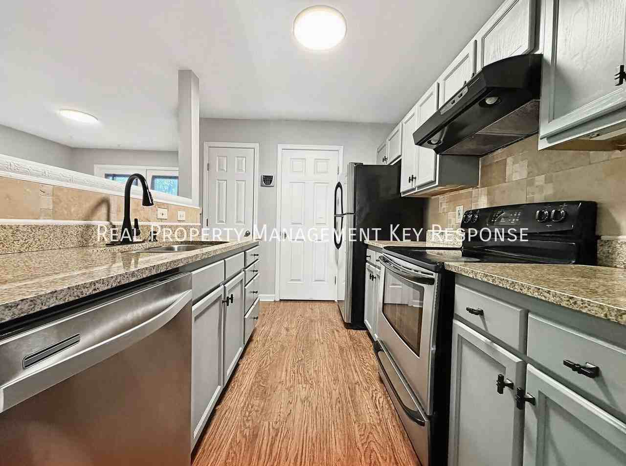 932 11th Ave N - Photo 4 of 20