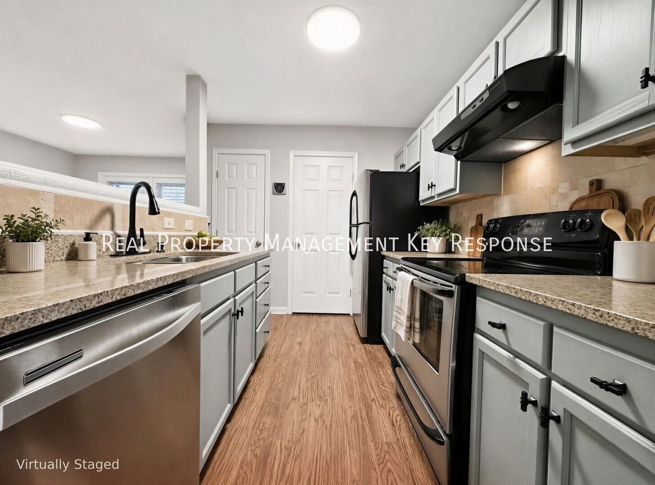 932 11th Ave N - Photo 5 of 20