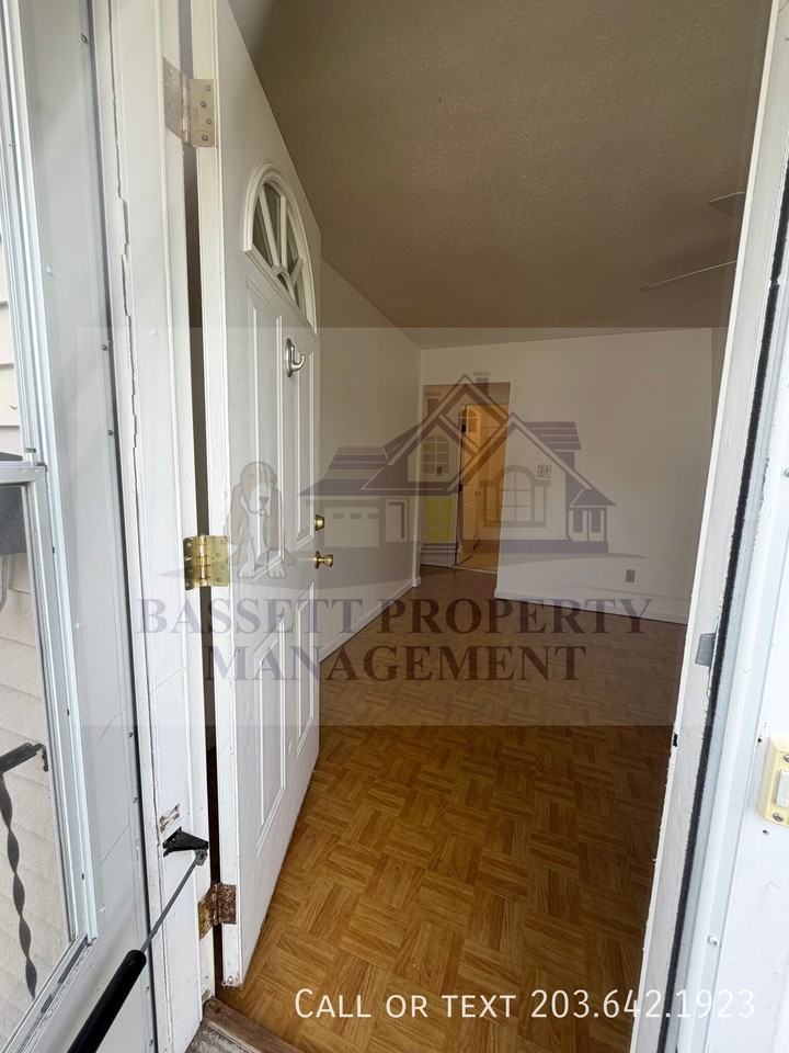 88 Carlton St - Photo 2 of 15
