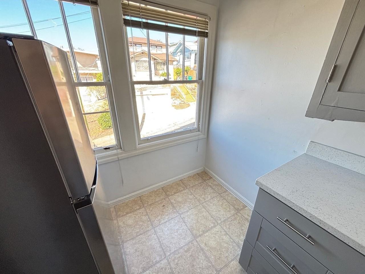 500 Zorah St #05 - Photo 6 of 20
