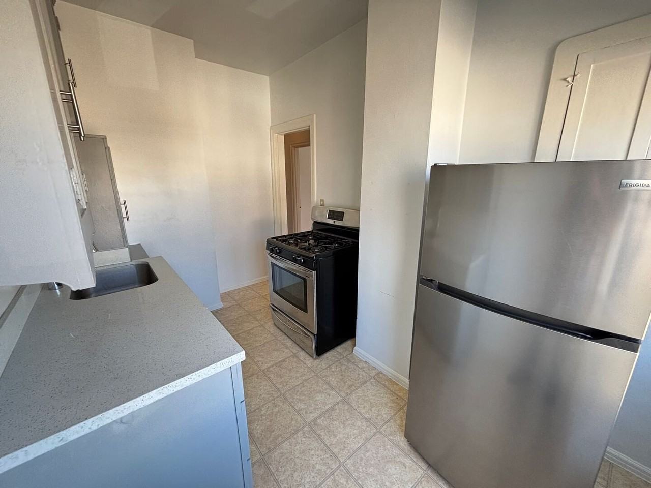 500 Zorah St #05 - Photo 7 of 20