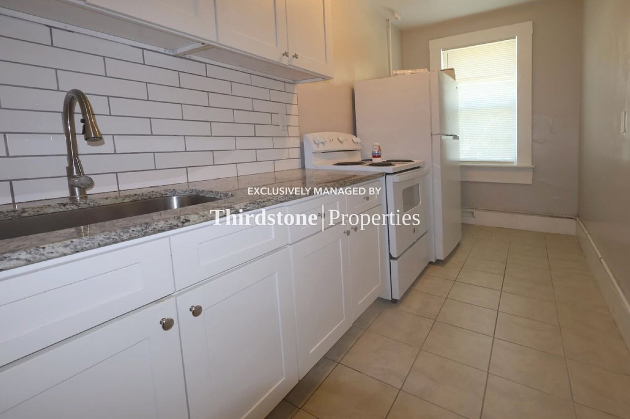 82 W 32nd St #2 - Photo 2 of 8