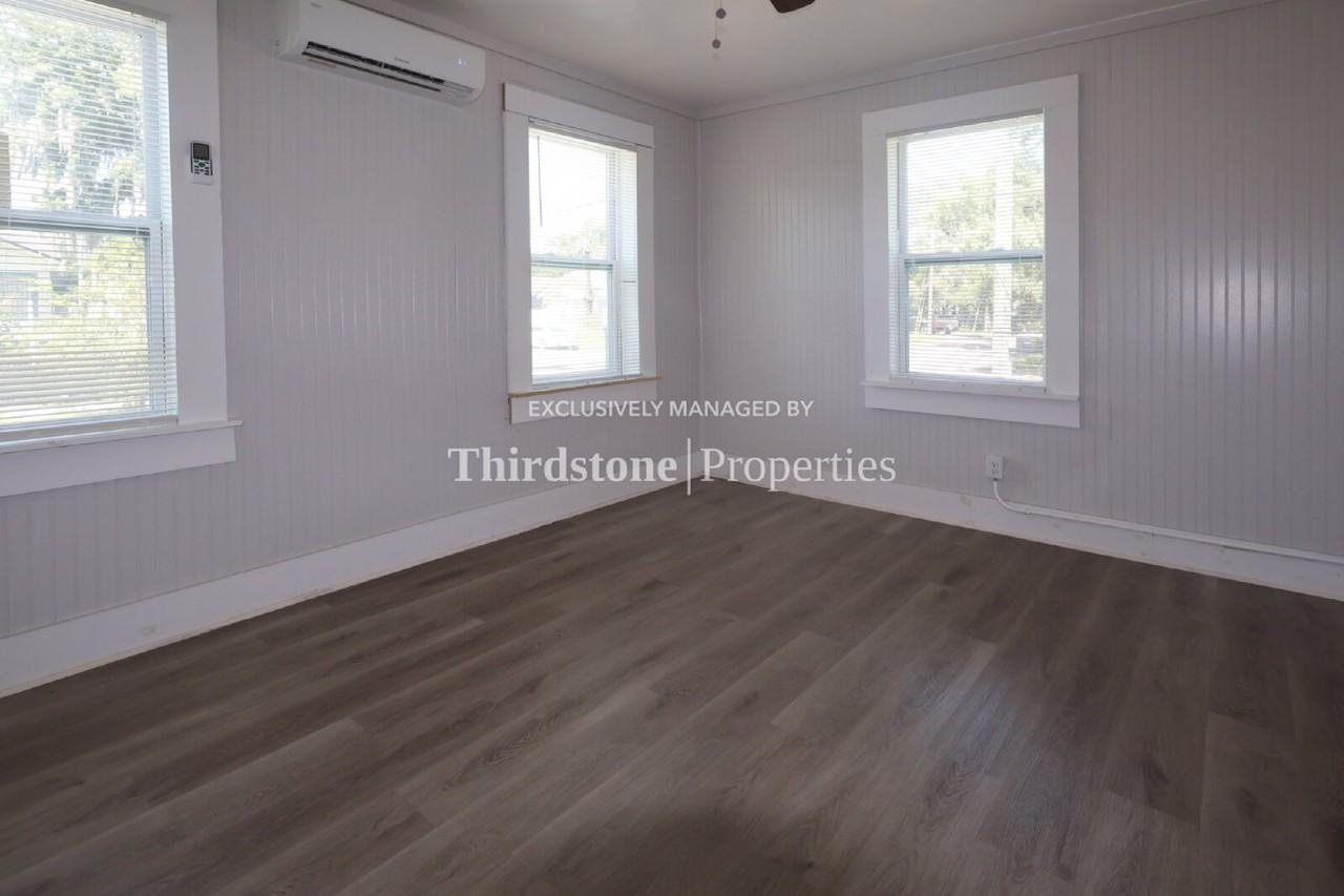 82 W 32nd St #2 - Photo 4 of 8