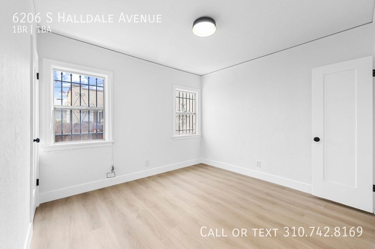 6206 S Halldale Ave - Photo 6 of 21