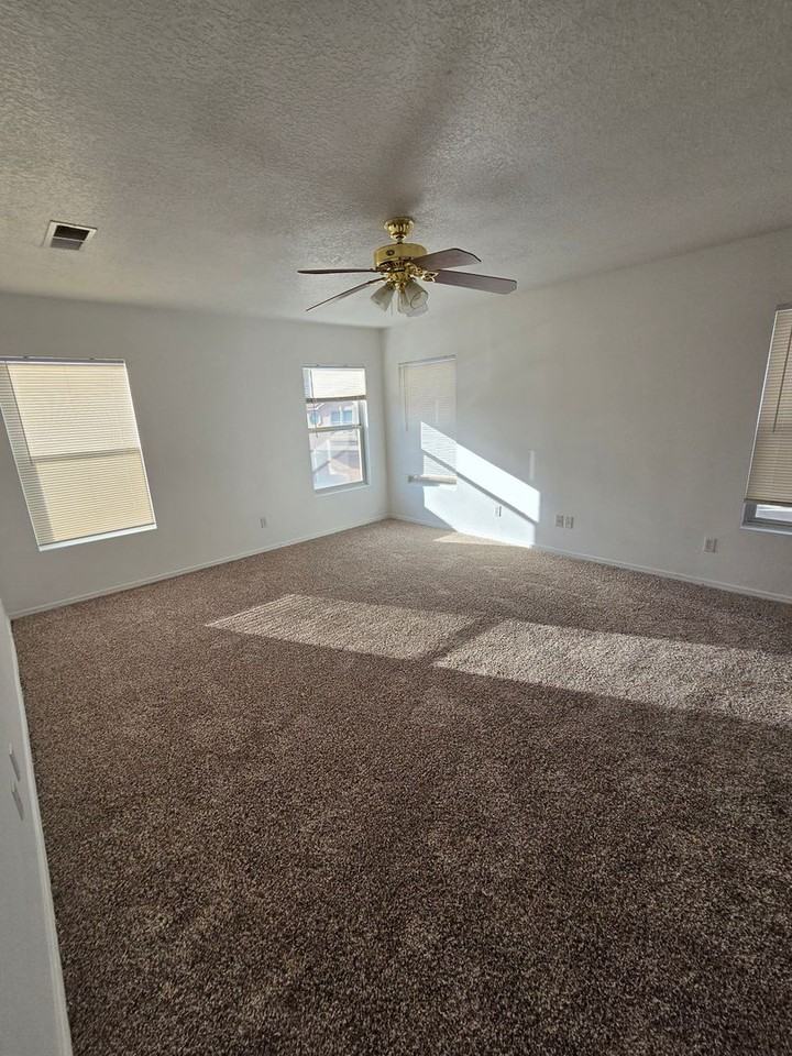 3258 Moab Ln Ne - Photo 6 of 14